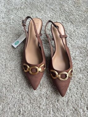 a new day Brown Pointed Slingback Heels with Gold Chain Detail. Size 9.5